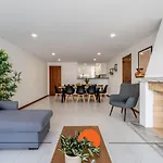 #169 3br Medronheira Spacious & Relax דירה *