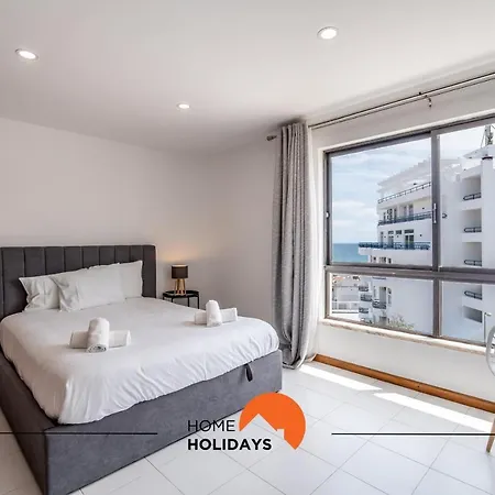 #169 T3 Medronheira By Holidays 公寓