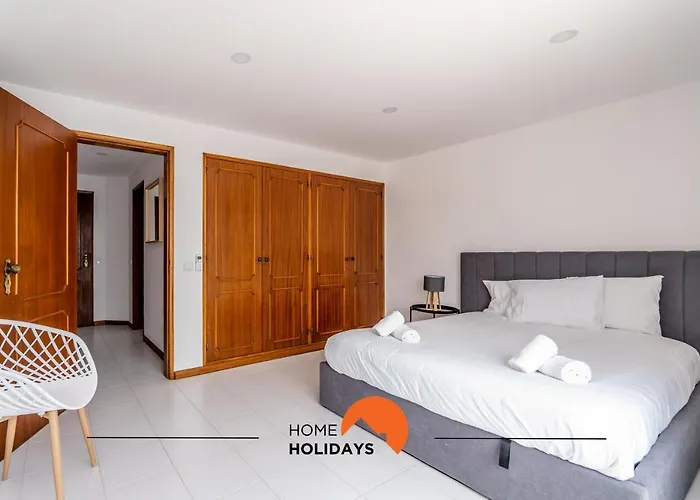 #169 T3 Medronheira By Holidays Appartamento
